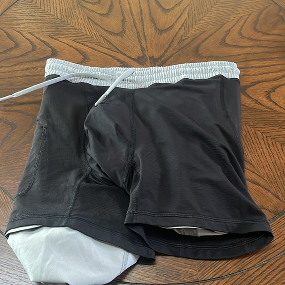 Lululemon short - Picture 9 of 9